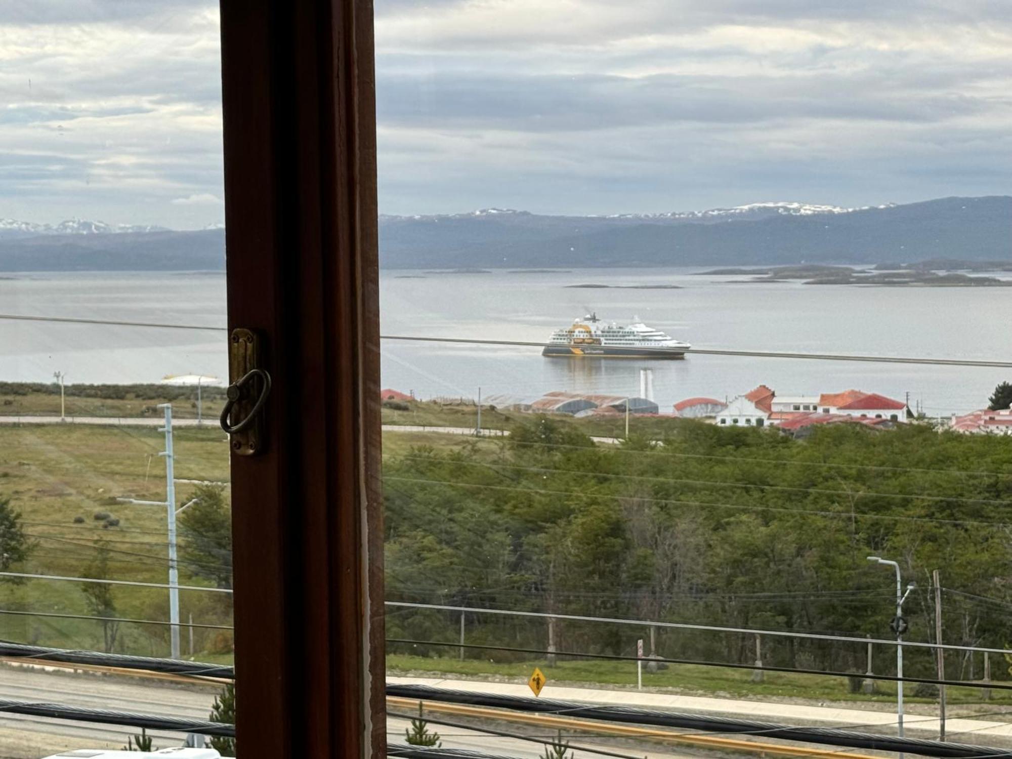 Mirando Al Canal Ushuaia Exterior photo